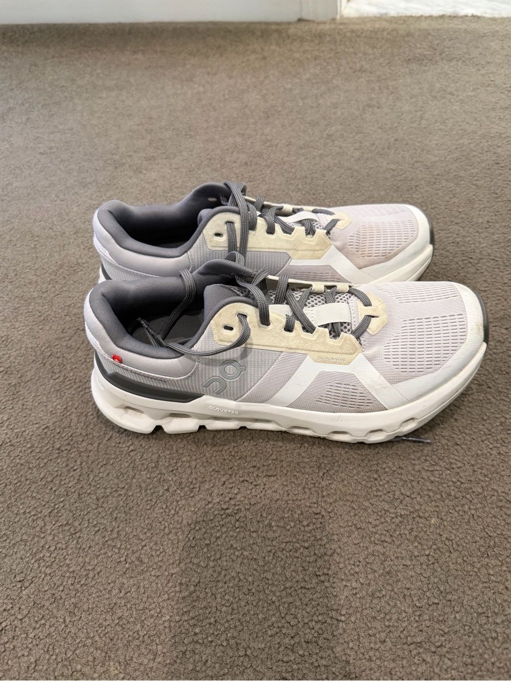 On Cloudrunner - Picture 2 of 5